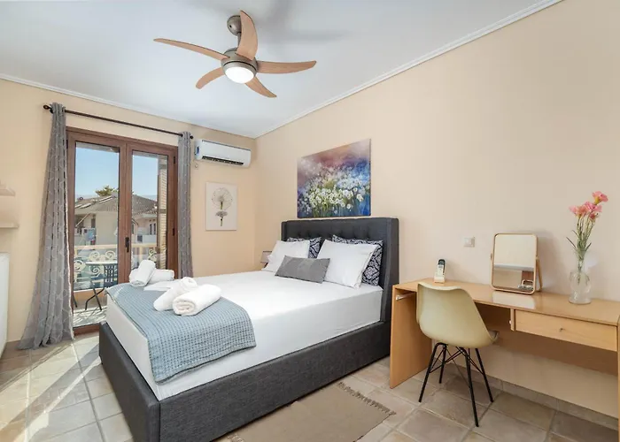 Celine Deluxe Лефкада